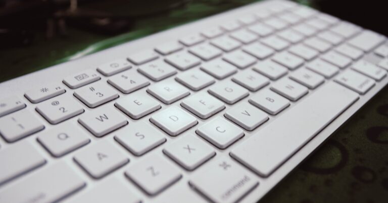 laptop tuş altı temizleme