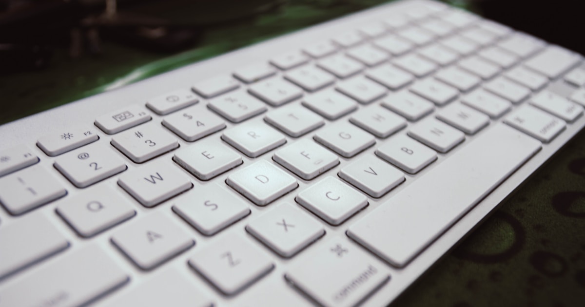 laptop tuş altı temizleme