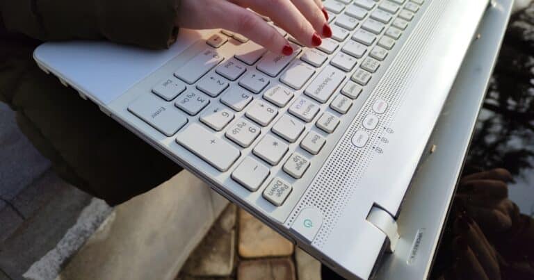 laptop adaptoru asiri isinma