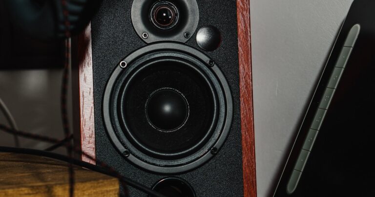 monitor alti hoparlor baglantisi