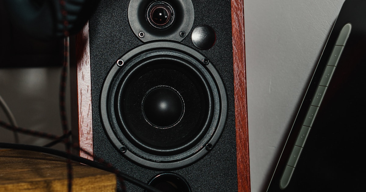 monitor alti hoparlor baglantisi